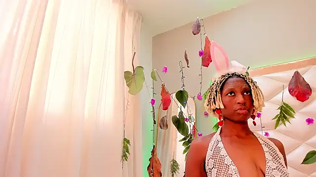 Snapshot of EvelynDivine chatting on 02-20-26, 01:22 EvelynDivine online show from 02-20-26, 01:22