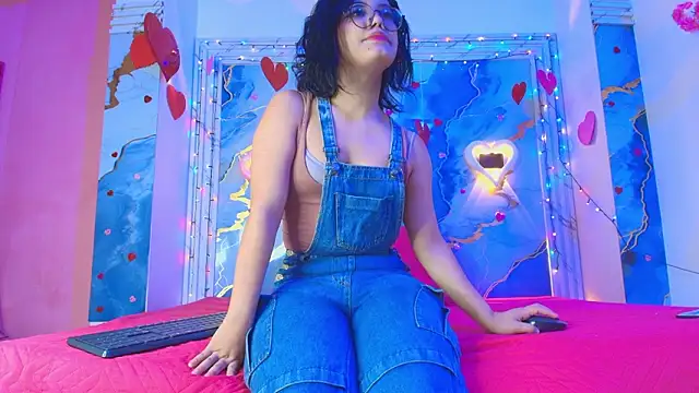 Snapshot of Eleanor_rigby5 chatting on 02-28-26, 03:07 Eleanor rigby5 online show from 02-28-26, 03:07