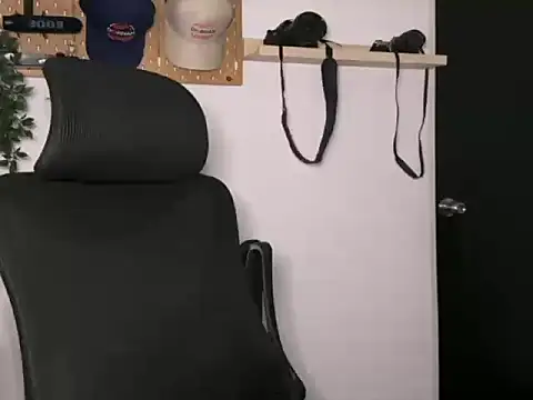 SamDornan51 online show from 02-05-26, 11:09