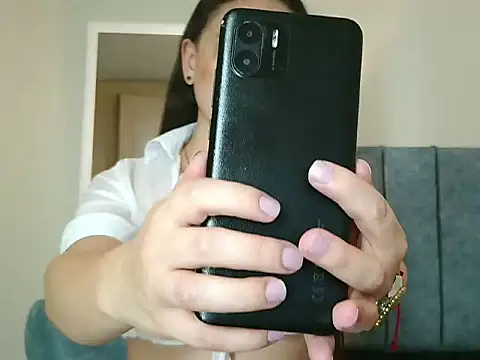 NatalyGuzman26 online show from 04-13-26, 11:27