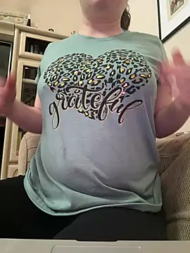 Snapshot of sweetandspicy2026 chatting on 02-06-26, 02:20 sweetandspicy2026 online show from 02-06-26, 02:20