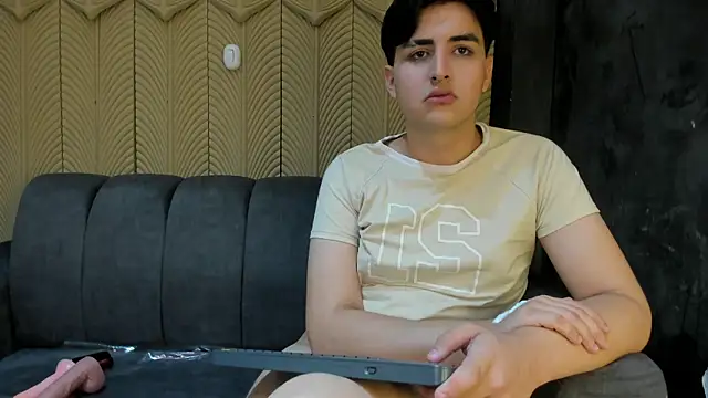 noahWolff  online show from 02-10-26, 09:24