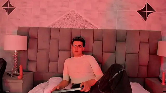 noahWolff  online show from 02-14-26, 06:32