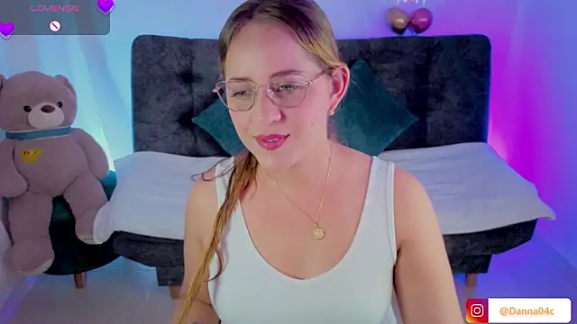 DannaCouper  online show from 04-11-26, 06:56