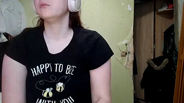 Snapshot of VannessaDillenbeck chatting on 02-24-26, 06:11 VannessaDillenbeck online show from 02-24-26, 06:11