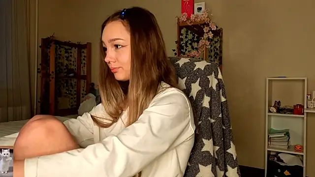 Snapshot of HoneyComfy chatting on 02-17-26, 11:18 HoneyComfy online show from 02-17-26, 11:18