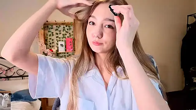 Snapshot of HoneyComfy chatting on 04-08-26, 02:17 HoneyComfy online show from 04-08-26, 02:17