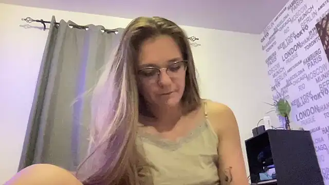 Snapshot of Ninafrisson chatting on 03-22-26, 09:18 Ninafrisson online show from 03-22-26, 09:18