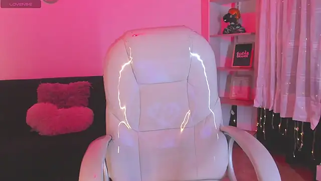 Sweet bellaa  online show from 04-18-26, 06:06