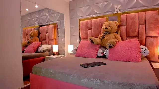 Paris Velvet online show from 02-03-26, 10:04