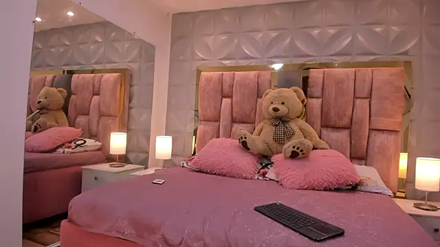 Paris Velvet online show from 03-02-26, 11:22