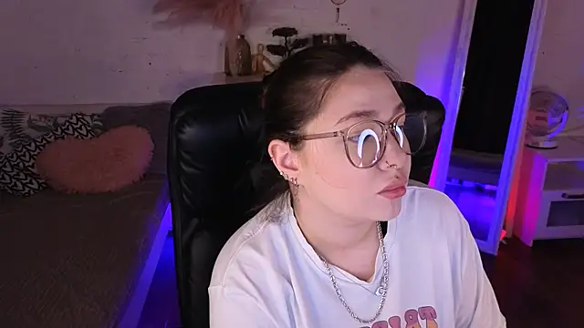 Snapshot of vanessaparadiza chatting on 05-12-26, 01:41 vanessaparadiza online show from 05-12-26, 01:41