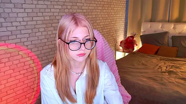 Snapshot of alicedews chatting on 02-11-26, 01:49 alicedews online show from 02-11-26, 01:49