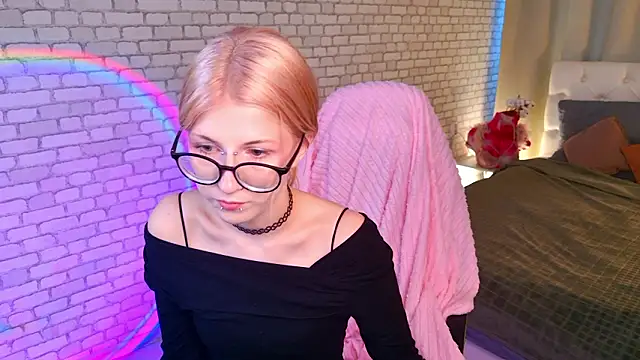 Snapshot of alicedews chatting on 02-15-26, 01:20 alicedews online show from 02-15-26, 01:20