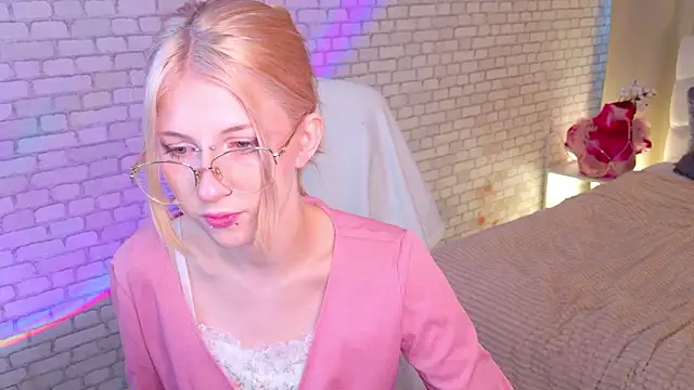 Snapshot of alicedews chatting on 02-22-26, 01:31 alicedews online show from 02-22-26, 01:31