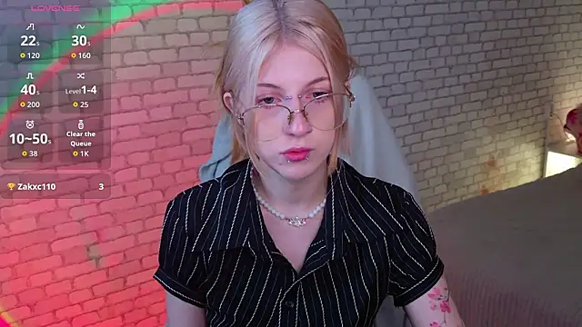 Snapshot of alicedews chatting on 02-25-26, 01:43 alicedews online show from 02-25-26, 01:43