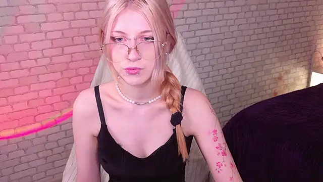 Snapshot of alicedews chatting on 03-03-26, 02:12 alicedews online show from 03-03-26, 02:12