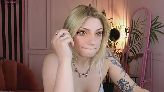 Snapshot of AvaSun chatting on 02-07-26, 10:02 AvaSun online show from 02-07-26, 10:02