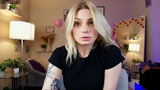 Snapshot of AvaSun chatting on 02-18-26, 10:39 AvaSun online show from 02-18-26, 10:39