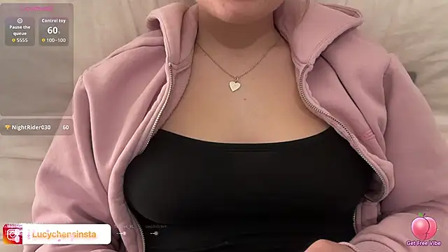 Snapshot of Lucyschickt chatting on 02-19-26, 06:15 Lucyschickt online show from 02-19-26, 06:15