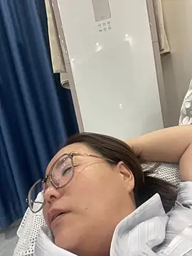 Snapshot of Youyou_12 chatting on 02-09-26, 01:26 Youyou 12 online show from 02-09-26, 01:26