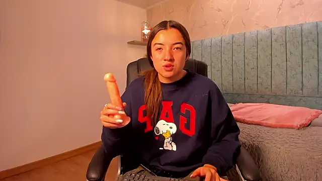 Snapshot of Tara_Parker chatting on 02-21-26, 12:39 Tara Parker online show from 02-21-26, 12:39