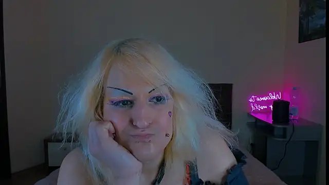 hannah kitty punk online show from 04-11-26, 09:35