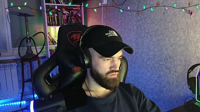 Snapshot of _Mostly_ chatting on 03-01-26, 01:07 Mostly online show from 03-01-26, 01:07