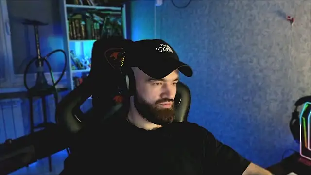 Snapshot of _Mostly_ chatting on 03-02-26, 01:41 Mostly online show from 03-02-26, 01:41