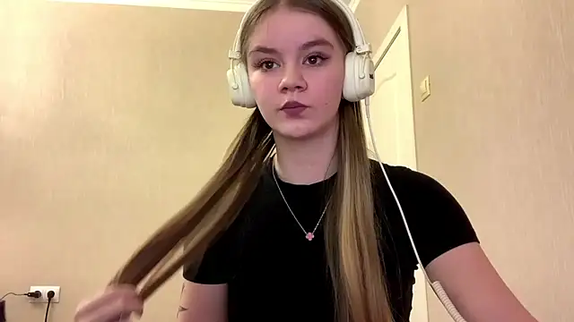 Snapshot of AgnesShy_ chatting on 03-02-26, 07:26 AgnesShy online show from 03-02-26, 07:26