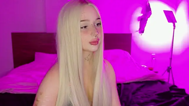 Snapshot of Lolykari chatting on 05-17-26, 05:09 Lolykari online show from 05-17-26, 05:09