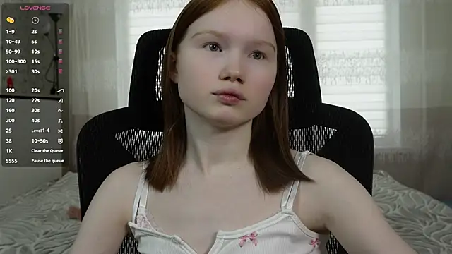 Snapshot of Nellie_baby chatting on 02-08-26, 06:06 Nellie baby online show from 02-08-26, 06:06