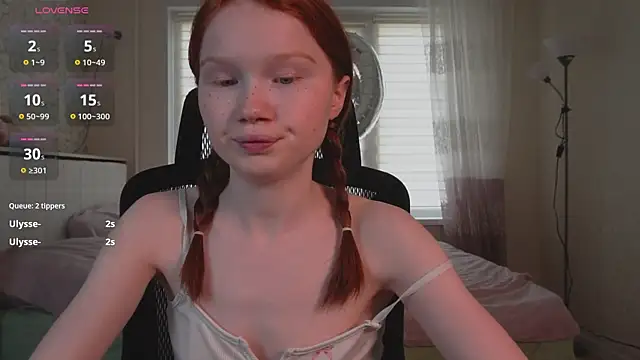 Snapshot of Nellie_baby chatting on 06-29-26, 11:10 Nellie baby online show from 06-29-26, 11:10