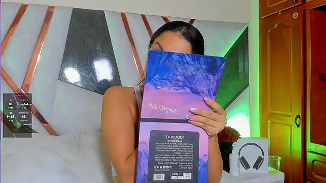 Snapshot of isa_kolins chatting on 02-19-26, 02:35 isa kolins online show from 02-19-26, 02:35