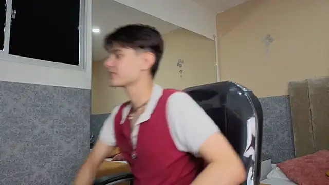 Snapshot of Derek_Sinn chatting on 02-09-26, 08:35 Derek Sinn online show from 02-09-26, 08:35