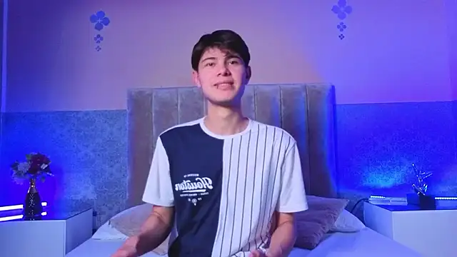 Snapshot of Derek_Sinn chatting on 02-23-26, 08:06 Derek Sinn online show from 02-23-26, 08:06