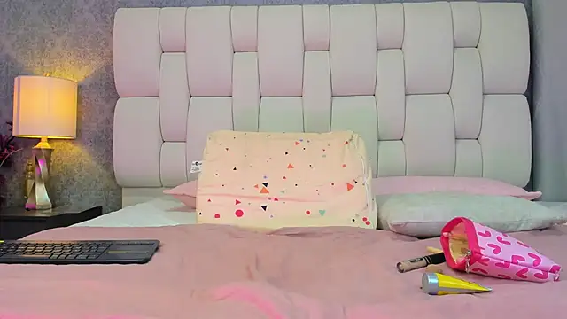 Snapshot of sophiaa10 chatting on 02-06-26, 07:06 sophiaa10 online show from 02-06-26, 07:06