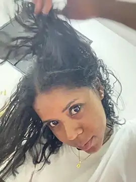 Snapshot of LIA_PARKERR chatting on 02-21-26, 12:11 LIA PARKERR online show from 02-21-26, 12:11