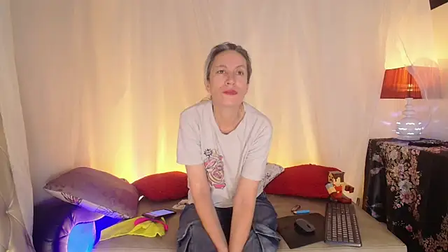 Snapshot of laurasofia45 chatting on 06-14-26, 09:33 laurasofia45 online show from 06-14-26, 09:33