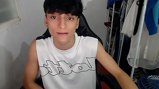 Snapshot of BOY_0914 chatting on 02-19-26, 04:30 BOY 0914 online show from 02-19-26, 04:30