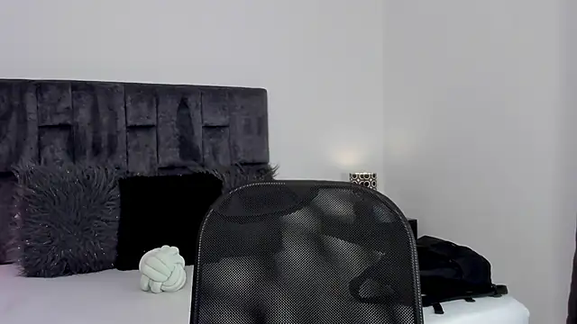 Snapshot of Malory_Saenzz chatting on 02-08-26, 04:10 Malory Saenzz online show from 02-08-26, 04:10