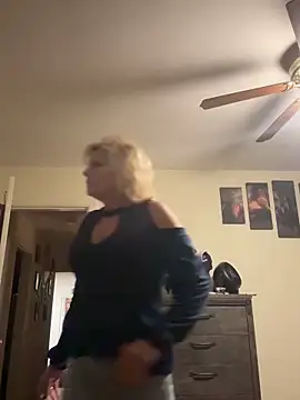 Snapshot of FireAfterDark chatting on 02-28-26, 01:39 FireAfterDark online show from 02-28-26, 01:39