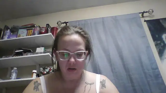 Snapshot of lickablelynn87 chatting on 03-03-26, 12:39 lickablelynn87 online show from 03-03-26, 12:39