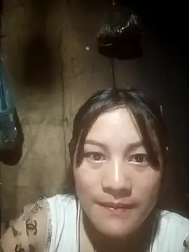 Snapshot of Momo-biki chatting on 04-10-26, 09:52 Momo-biki online show from 04-10-26, 09:52