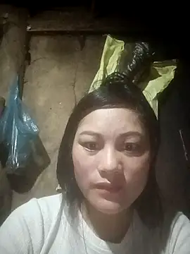 Snapshot of Momo-biki chatting on 04-22-26, 09:49 Momo-biki online show from 04-22-26, 09:49