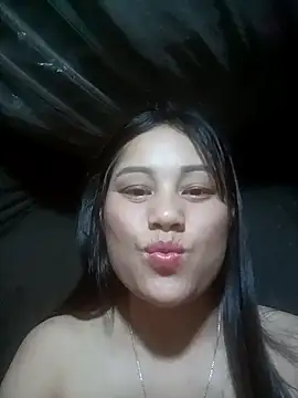 Snapshot of Momo-biki chatting on 05-02-26, 12:32 Momo-biki online show from 05-02-26, 12:32