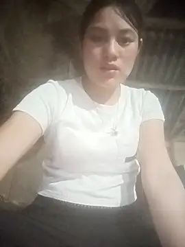 Snapshot of Momo-biki chatting on 05-05-26, 01:30 Momo-biki online show from 05-05-26, 01:30