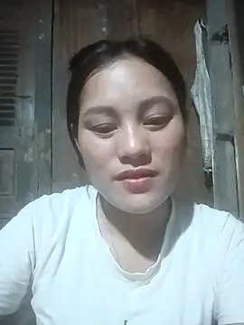 Snapshot of Momo-biki chatting on 05-15-26, 12:12 Momo-biki online show from 05-15-26, 12:12