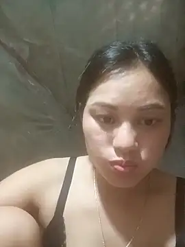 Snapshot of Momo-biki chatting on 05-16-26, 10:36 Momo-biki online show from 05-16-26, 10:36