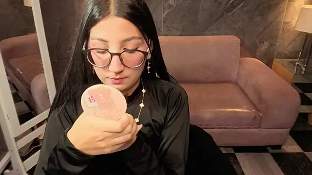 Snapshot of Sophie_jones_b chatting on 02-18-26, 12:34 Sophie jones b online show from 02-18-26, 12:34